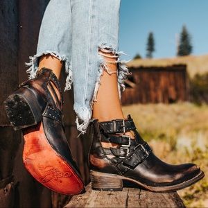 SOLD 🏷 Freebird Booties / Motorcycle / Western 🖤🏷